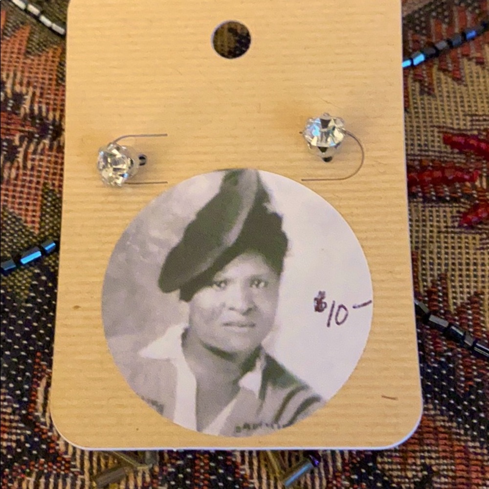 Small stud earrings